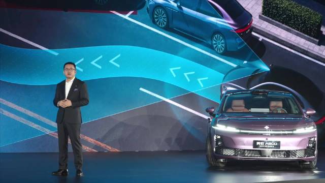 广汽昊铂A800鸿蒙座舱5亮相，MoLA架构五大智能体赋能