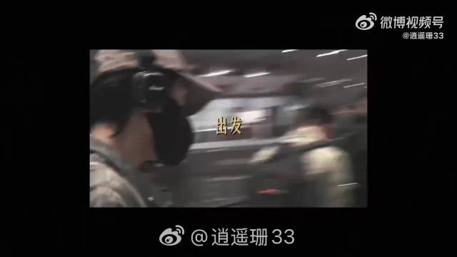 曾舜晞机场折返帮路人扶行李箱