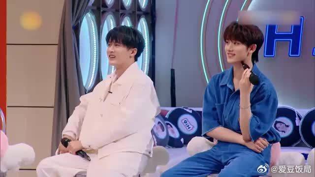 周柯宇径直走向李雪琴，老秦硬生生被“赶走”，真逗