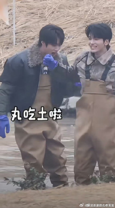 张艺凡让刘耀文照顾反被拒，网友直呼像极了亲姐弟斗嘴！