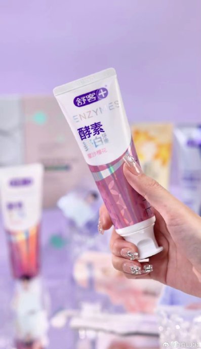 除了徐璐，娱乐圈还有哪些明星公开分享过牙齿美容的经历？