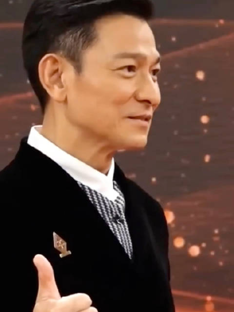 64岁帅气亮相红地毯