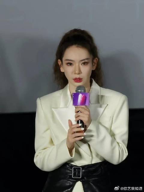 戚薇加入《女子推理社2》！谈到“女子力”她这样说！
