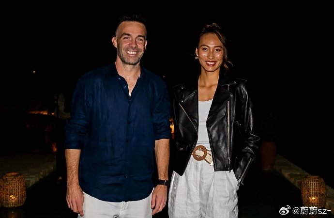 郑钦文社交媒体简介中引用的尼采名言有什么特殊含义？