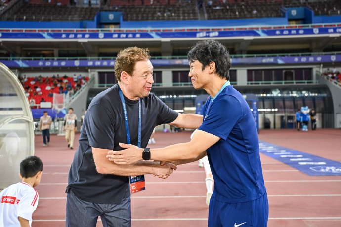 上海申花和武汉三镇等队被扣分的原因是什么？对争冠影响多大？