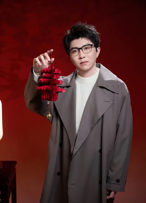 《人间小满》节目里，萨日娜和丁勇岱的表演为何被网友评价为‘看见了自己妈妈的样子’？