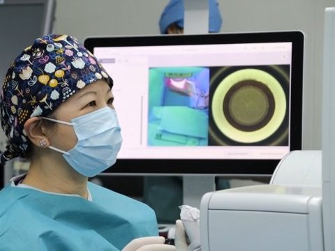 十八载信任传承:爱尔英智周继红主任为母子两代人完成近视手术