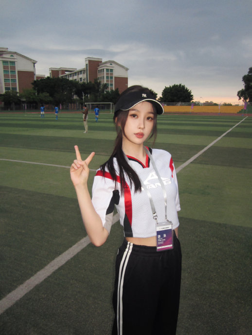 虞书欣开学日化身林晚星，新剧《灿如繁星》预热引热议