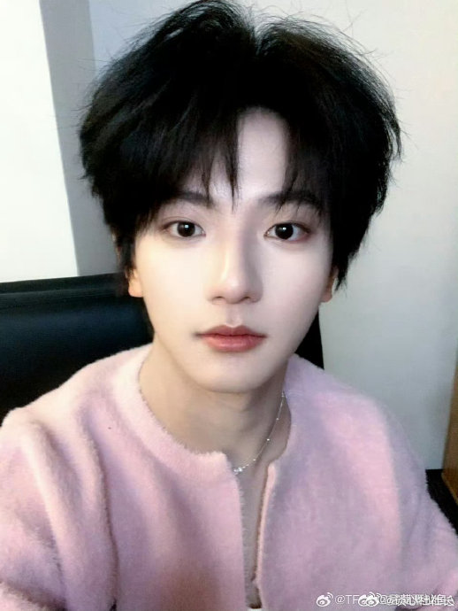 穆祉丞除了《白龙马》舞台，还在元宵喜乐会上表演了哪些节目？