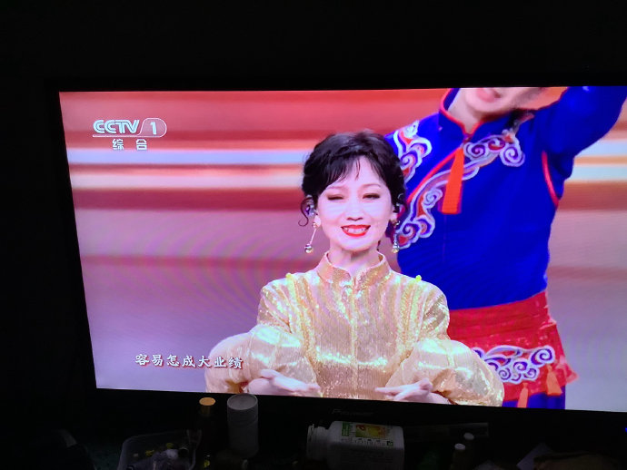 为什么赵雅芝在元宵晚会演唱《白龙马》能引发如此强烈的代际共鸣？