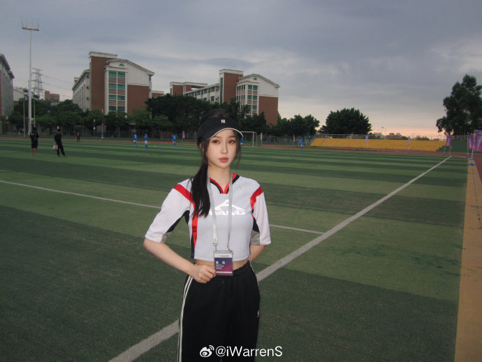 虞书欣在《灿如繁星》中饰演的心理学博士林晚星有哪些造型亮点？