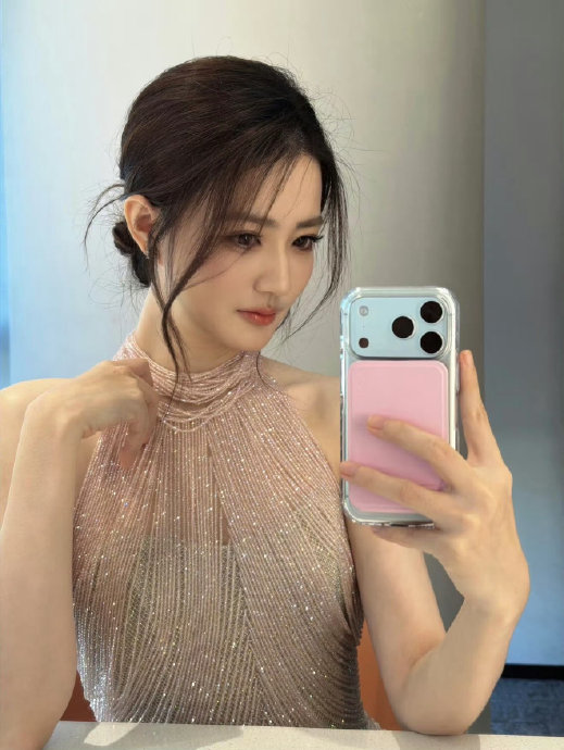 徐璐做的牙贴片具体是什么材质，为什么会有崩裂风险？