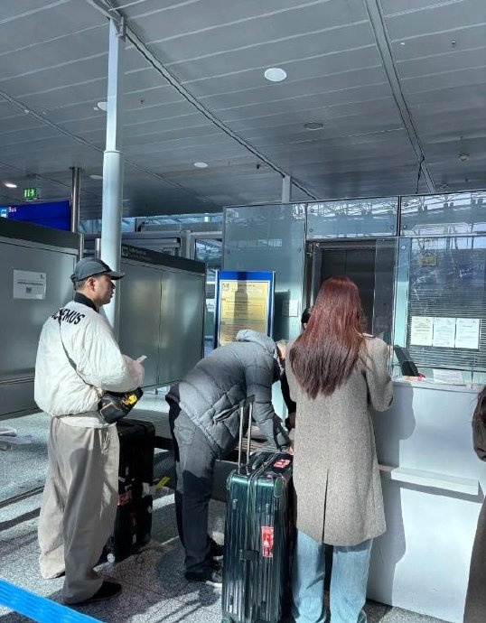 杜海涛机场偶遇记：从睡衣潮人到暖心守护者，他变了多少？