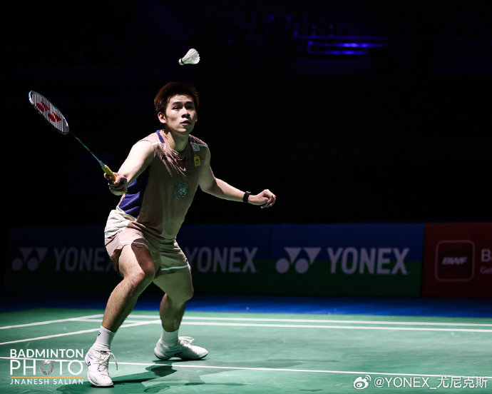 中国羽毛球队在本届全英赛派出了哪些主力队员参加单打和双打项目？