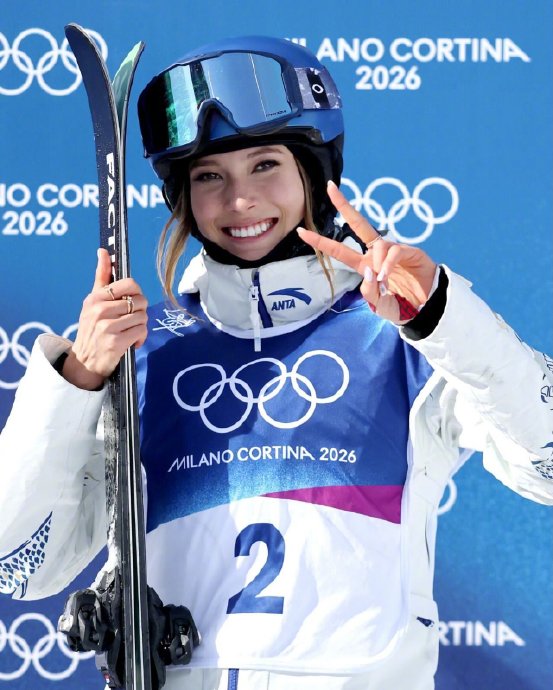 谷爱凌的礼服造型中融入了哪些东方审美元素？