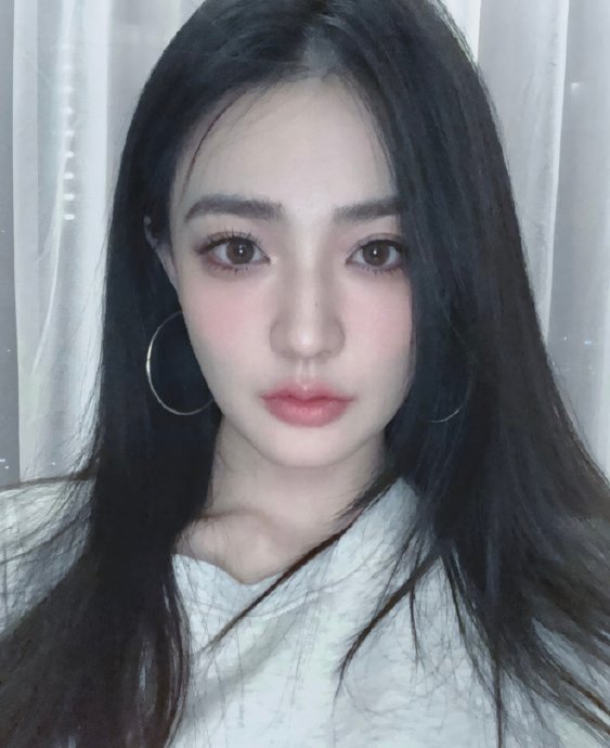 徐璐坦诚分享牙贴片翻车经历：以为只露上牙，结果下牙更抢镜