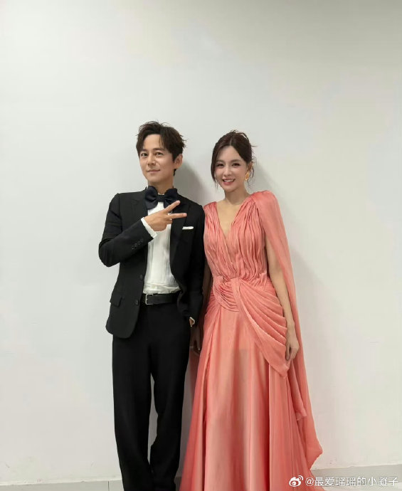 何炅和沈梦辰在救场过程中具体说了哪些话？