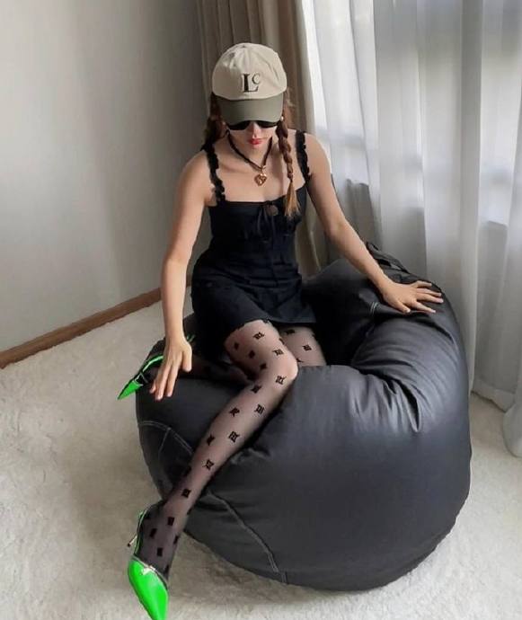 粉丝和网友对虞书欣塑造的“林晚星”教师角色反响如何？