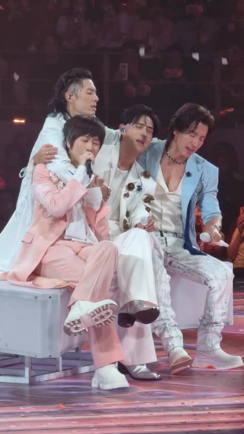 阿信言承旭等四人同框笑容温暖,多年友谊默契依旧