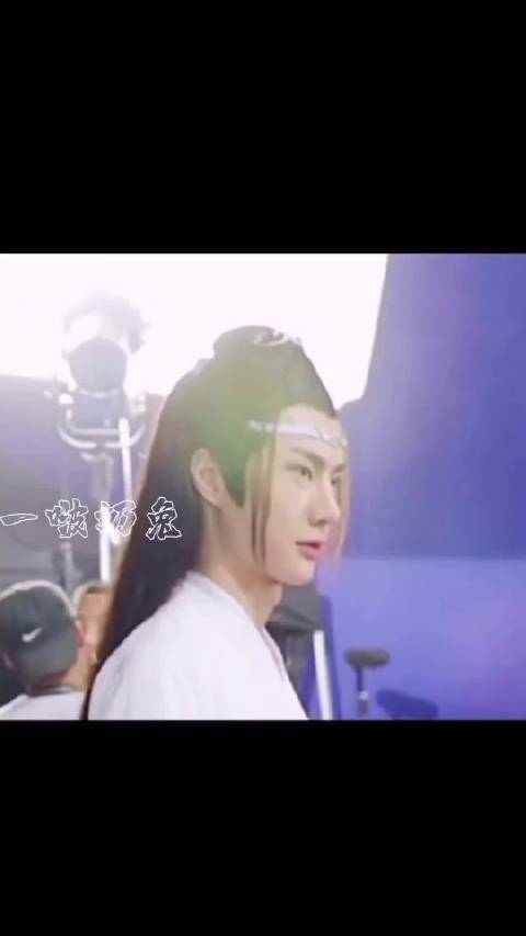 王一博每次直勾勾的把肖战盯害羞了 就在那暗爽！