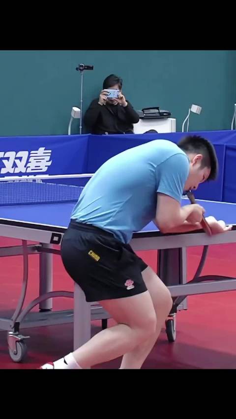 优雅，实在太优雅了 樊振东