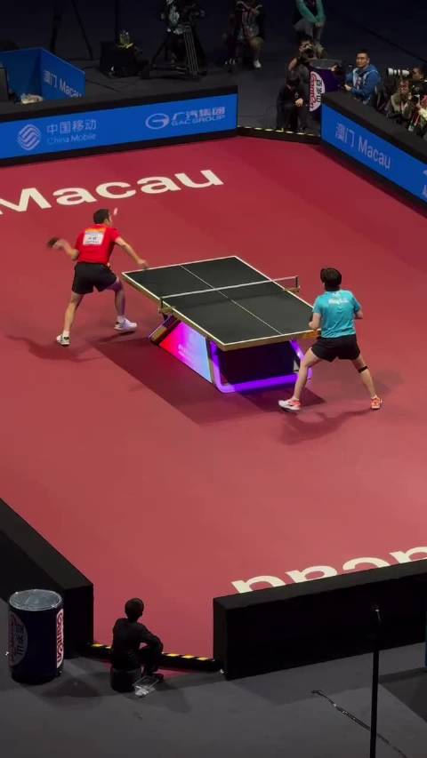 王楚钦在许昕网球视频下在线求教学，语气超真诚，两位国乒主力互动太有梗了