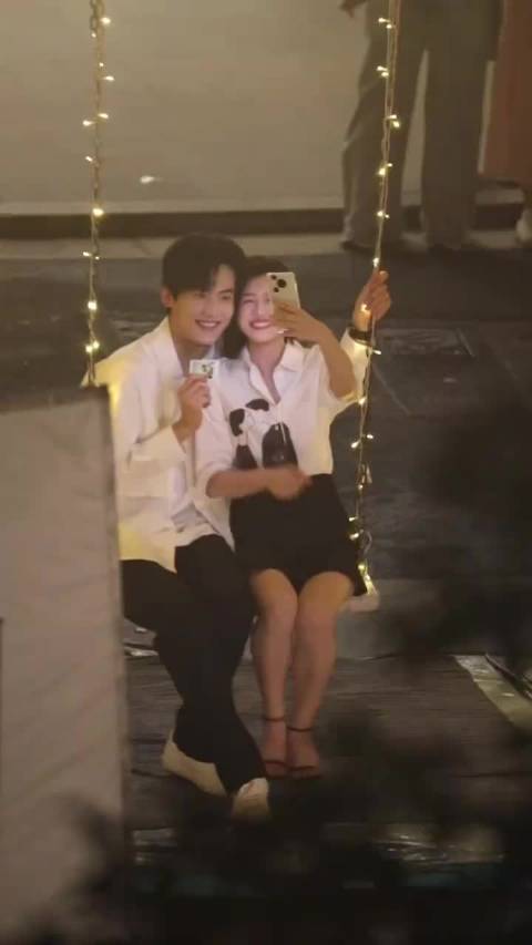 周柯宇陈妍希拍立得互动引热议