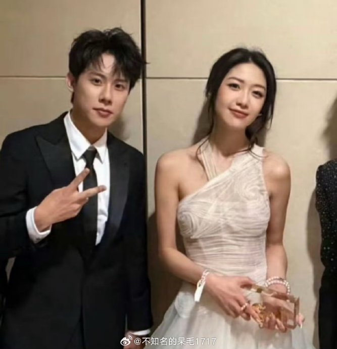 内娱反转：明星前任写“夸夸体”长文，全网呼唤体面文化回归