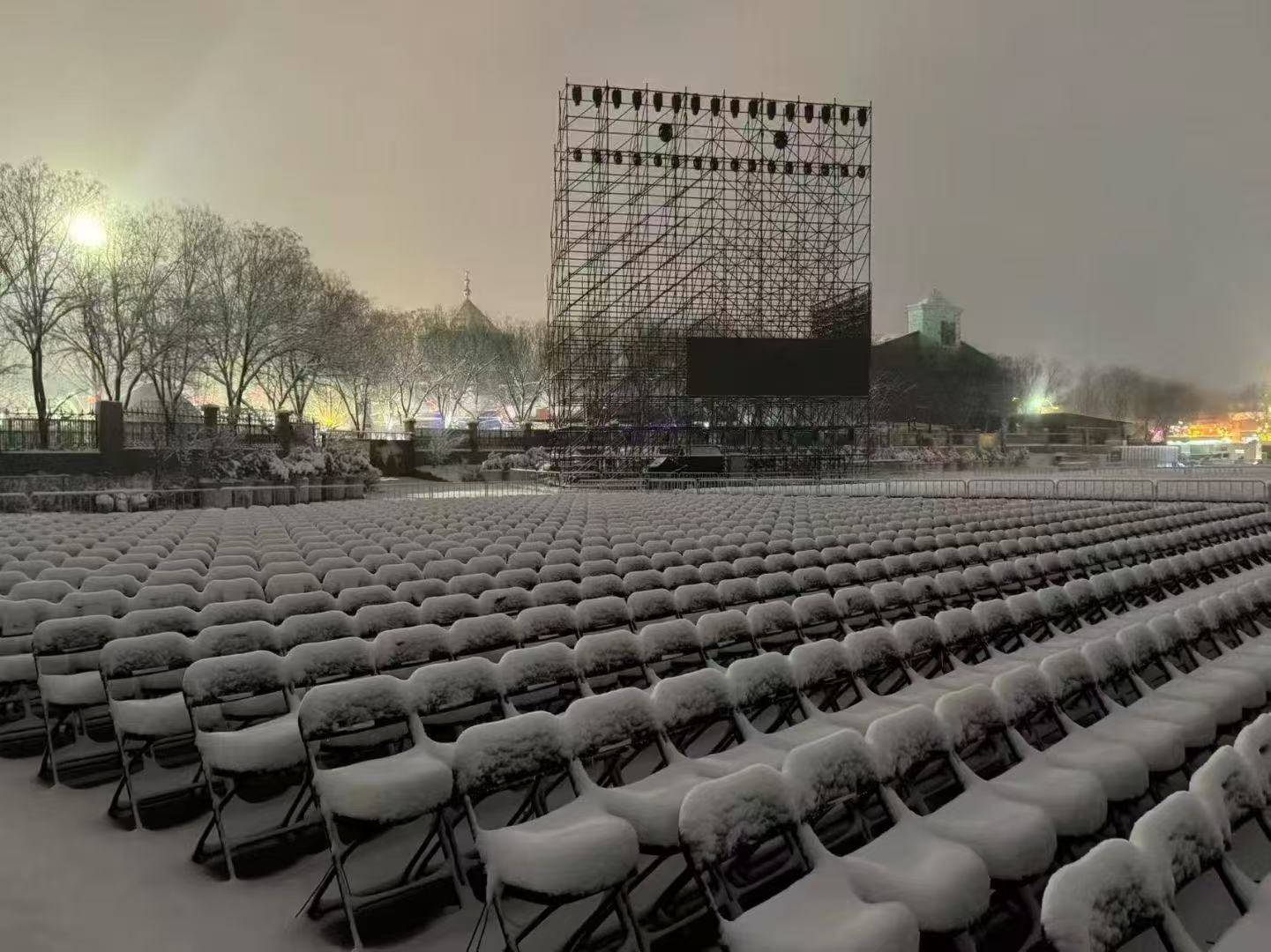 刘忻郭碧婷雪中打卡!长治暴雪没挡住湖南卫视元宵喜乐会_太行_风雪_曾舜