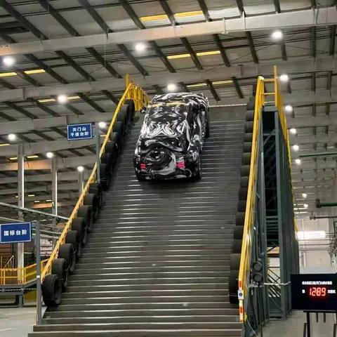 千次爬坡：仰望U8的“硬核”表演与“软肋”