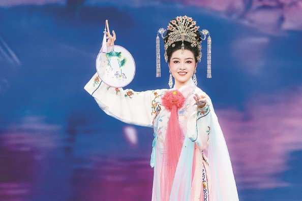 郜逸萍演绎戏歌《春江花好月圆夜》