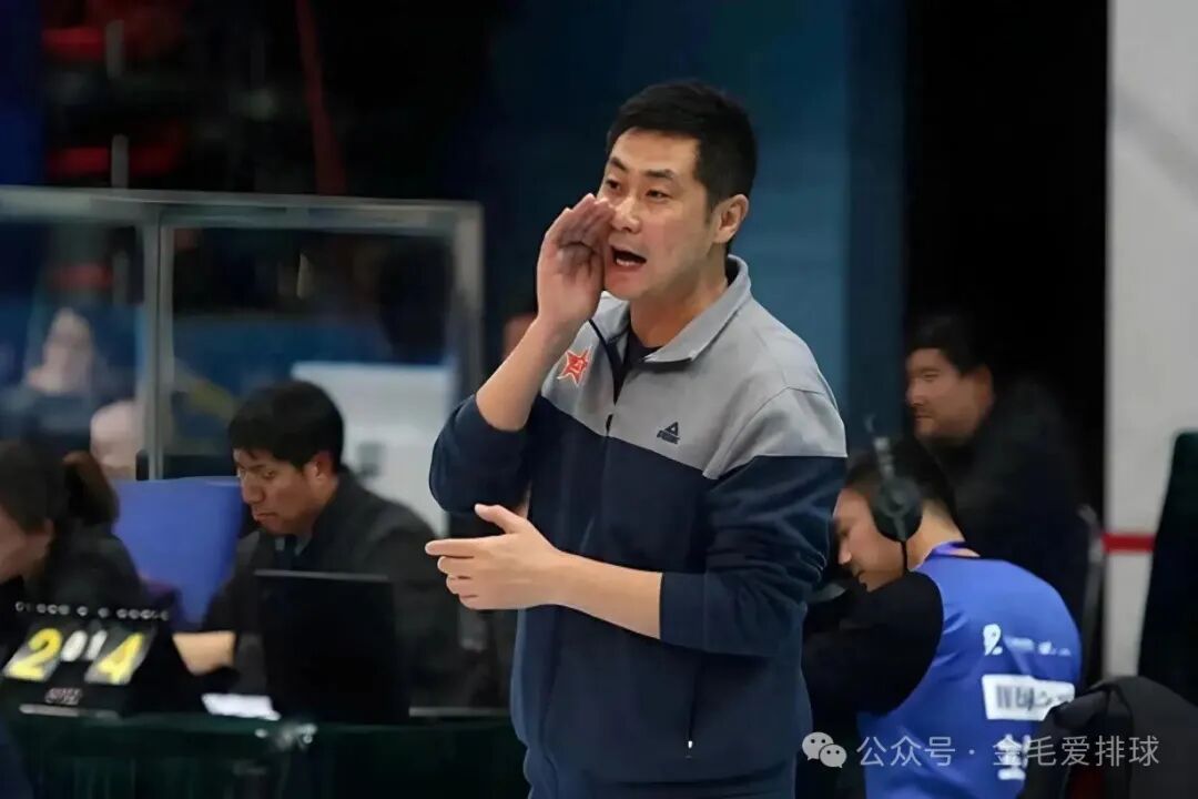 天津女排主帅陈方有功有过:世俱杯突破历史,死用主力弄伤李盈莹