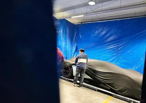 小米汽车大动作：全新超跑亮相巴塞罗那，YU7 GT和YU9开启路试