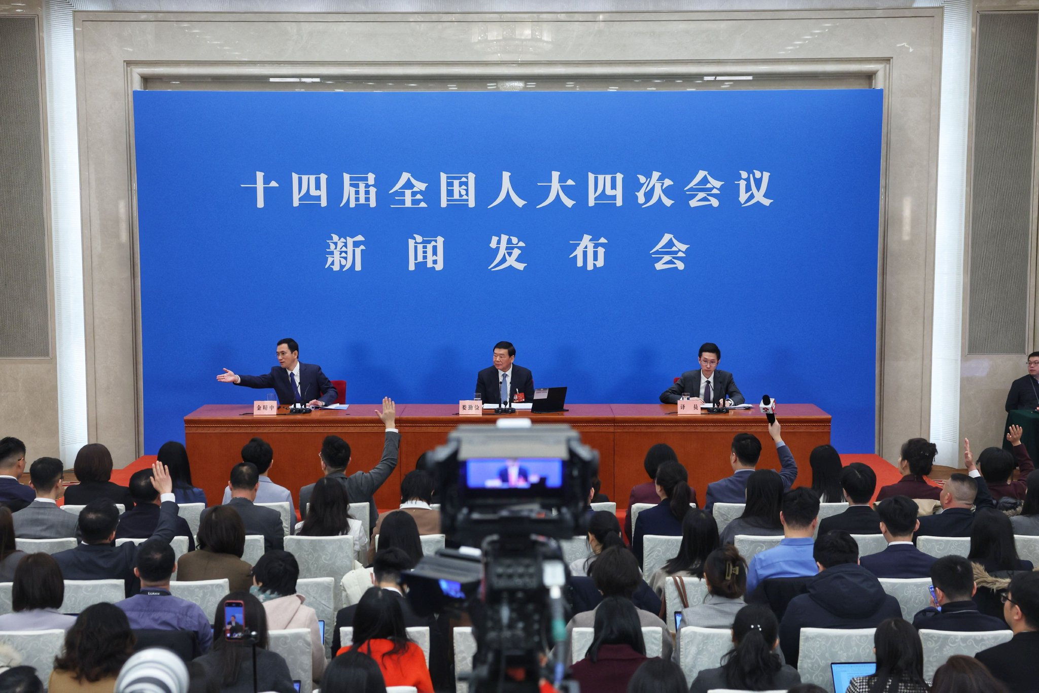 “苏超的确很火，《哪吒2》我也看了”，娄勤俭谈了14个问题