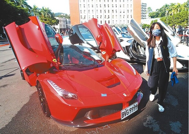 太子集团名下33辆豪车拍卖，当天共拍出24辆，约合人民币9300万元