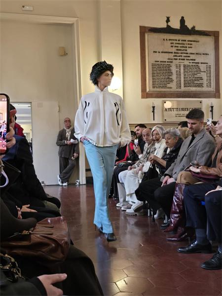 中国甲骨文亮相米兰时装周