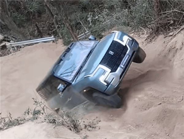 仰望U8挑战成佛坡　实力碾压牧马人等一众硬派越野车