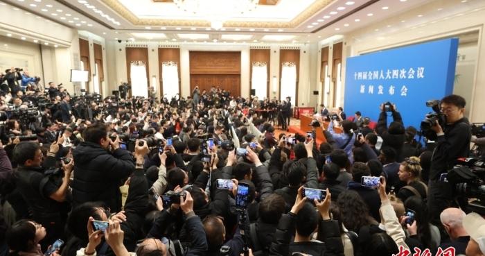 （全国两会）娄勤俭谈提振消费：“苏超”很火，看了《哪吒2》