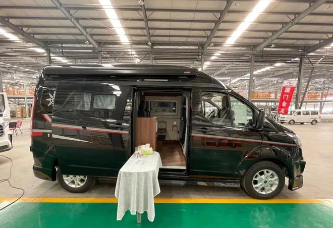 接近完美的B型房车——福特黑金刚！