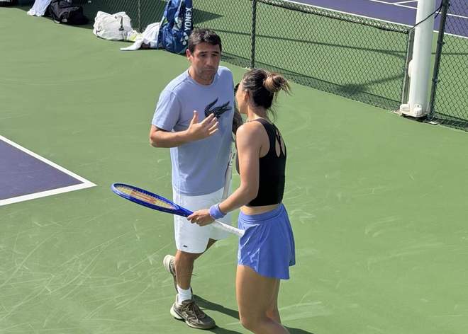 郑钦文无缘“亚洲一姐”！新教练引球迷讨论，能否助其重返巅峰？