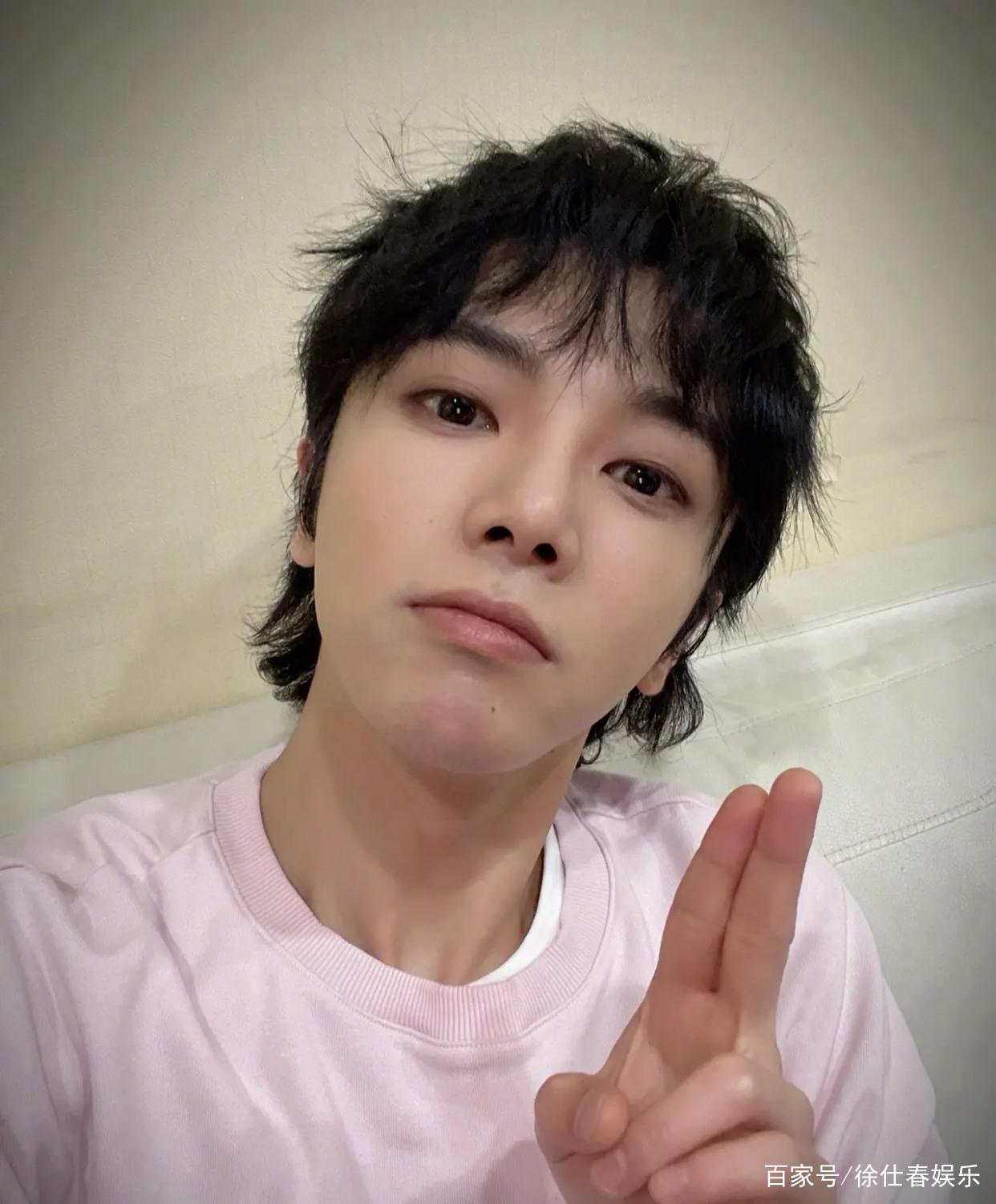 华晨宇开工自称花椰菜,连续八年开工晒自拍起外号,张碧晨也8年?