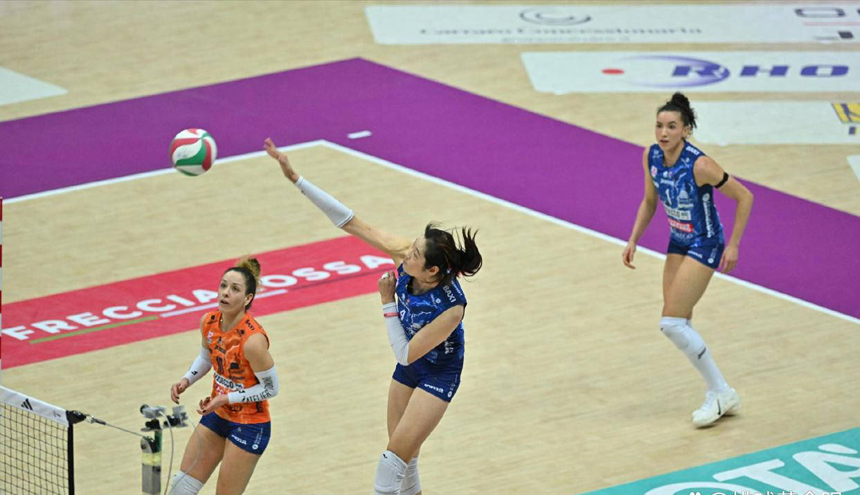 加比与朱婷相撞紧急送医!庄宇珊欧挑杯资格赛告负，王媛媛冲击四强遇阻_科内利亚诺_加拉塔萨雷_一传