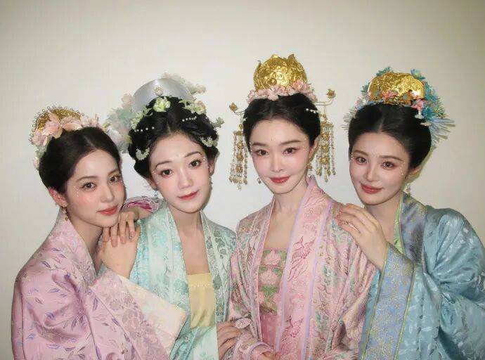 宋轶希林娜依高姚晓棠欧阳娜娜!元宵晚会四美谁最惊艳?