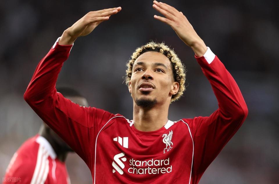 两传一射闪耀全场!埃基蒂克赛后社媒互动,球迷:这才是利物浦真核