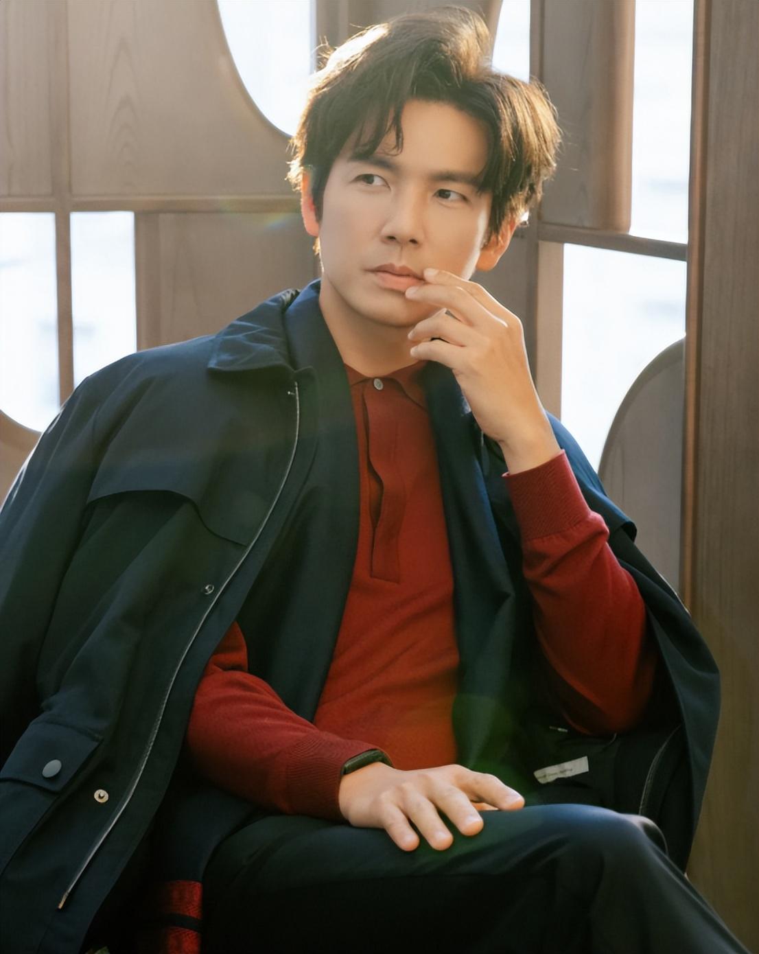 米兰时装周:贾玲又瘦了,成龙老了,却被罕见露面的马龙帅到