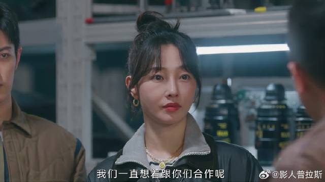 老板卖烂设备还耍赖，哪料美女拿出名片，老板秒怂