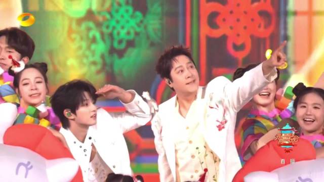蔡国庆穆祉丞元宵合唱白龙马唤醒童年记忆