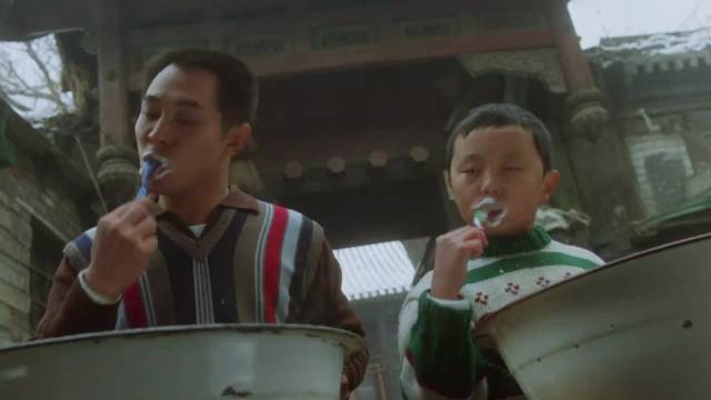 李连杰谢苗2025父亲节复刻经典，恐龙内裤引爆笑温情