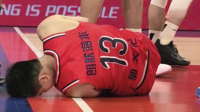 希望艾伦膝盖没大碍没大事