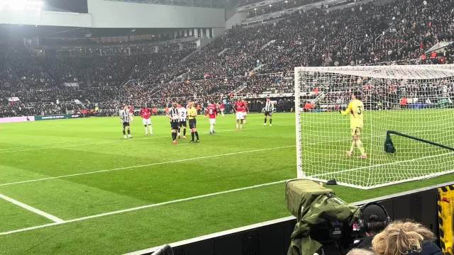 纽卡2比1绝杀曼联终结11轮不败，卡里克首败